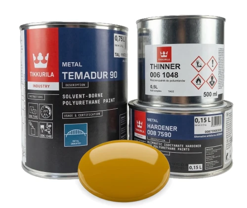 Zestaw lakierniczy Tikkurila Temadur 90 w kolorze Ursus Żółty. Komplet zawiera: farbę poliuretanową 0,75L, utwardzacz 008 7590 0,15L oraz rozcieńczalnik poliuretanowy 006 1048 0,5L. Przeznaczenie: renowacja maski i błotników.
