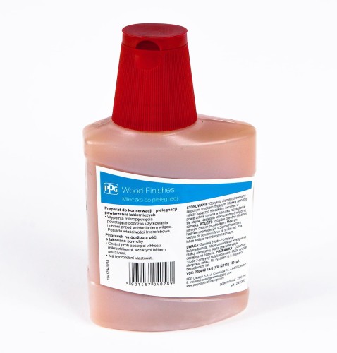 Przednia etykieta butelki 250ml mleczka do pielęgnacji PPG Wood Finishes z czerwoną nakrętką